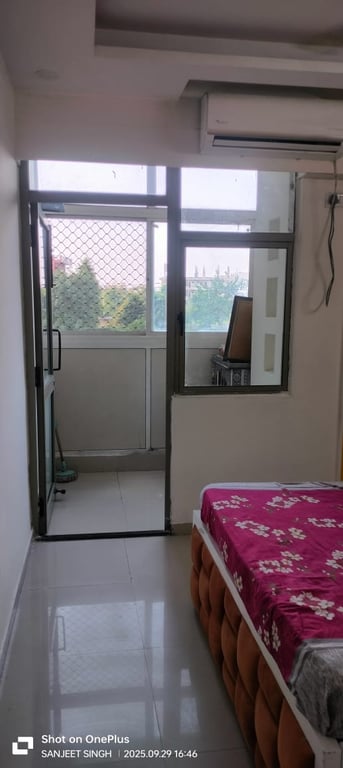 3 bhk 2 washroom thumbnail 5