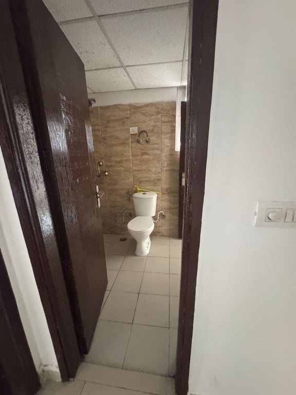 2BHK Flat for Rent in Ajnara Le Garden, Noida Extension – 995 SQFT thumbnail 4