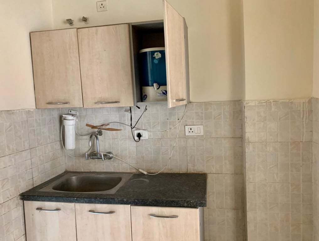 3BHK Flat for sale in Sunworld Vanalika Sector 107 thumbnail 12