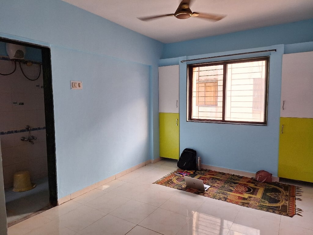 2BHK Spacious Airy Semi Furnished Flat available for Rent near Magarpatta City thumbnail 5