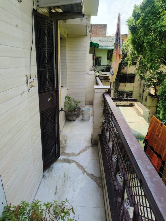 3rd and 4th floor for sale in Shalimar Bagh thumbnail 12