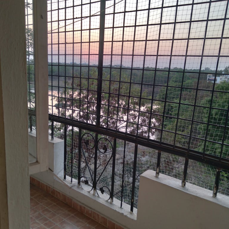 FURNISHED SINGLE ROOM AVAILABLE IN 2BHK  FOR FEMALE WITH ATTACHED BALCONY AND WASHROOM thumbnail 4