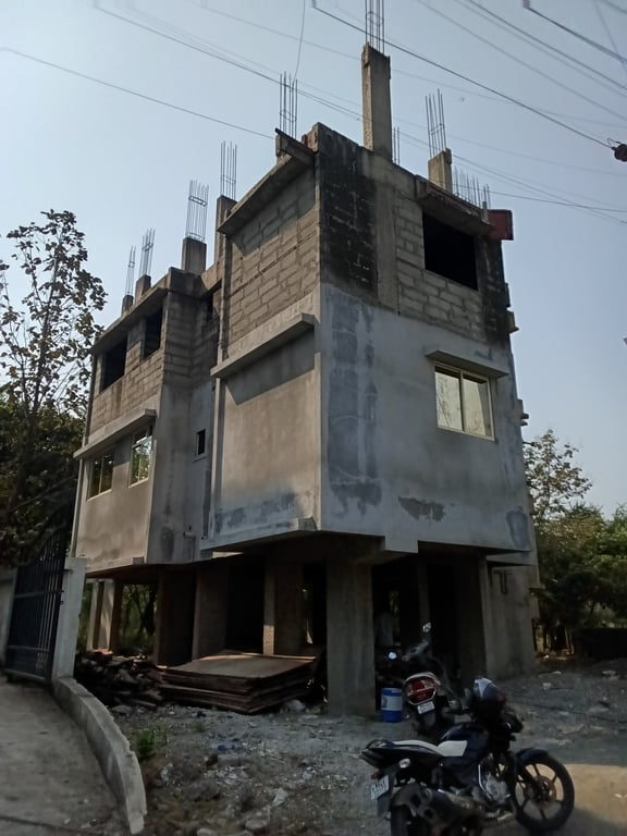 Central line me ghar cahiye lekin bujet nahi hai.. thumbnail 16