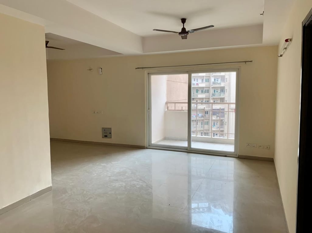 3BHK Flat for sale in Sunworld Vanalika Sector 107 thumbnail 1