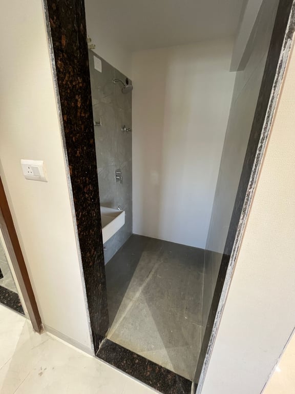 2bhk resale flat available in chembur east thumbnail 7