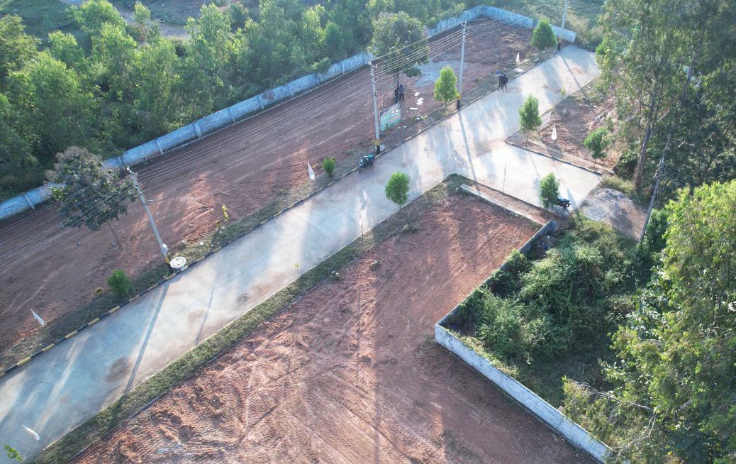 Plot near HCL park thumbnail 8