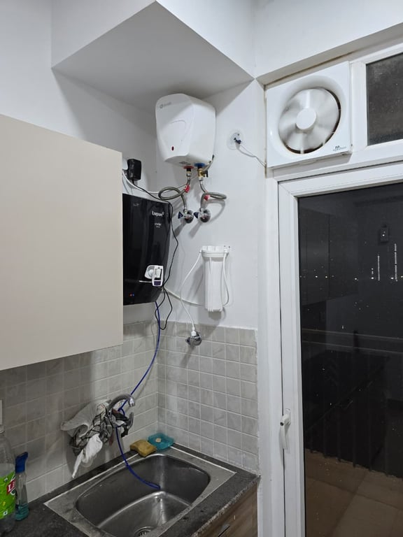 3 +1 BHK flat sec 150 thumbnail 7