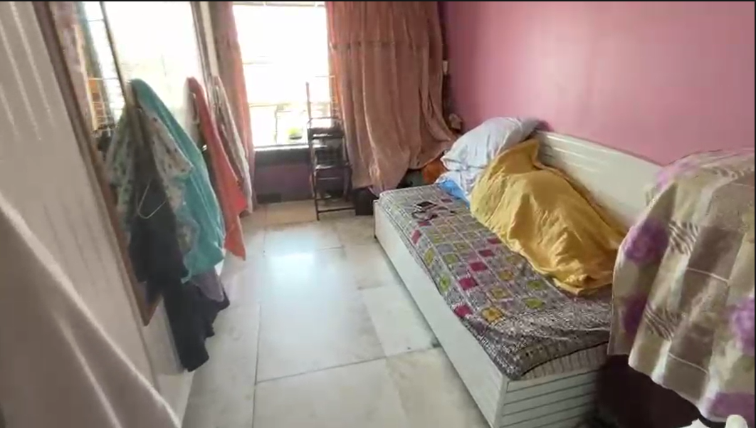 1RK Apartment for Sale – Santacruz West, Mumbai (Redevelopment Potential) thumbnail 2