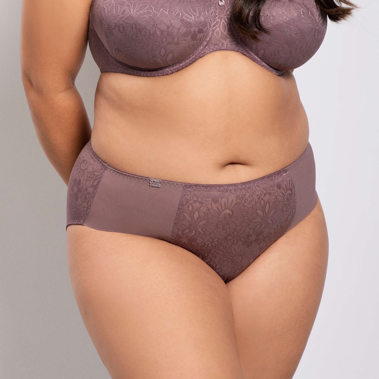 Sveta Bukina ozining porno videosini Internetda suratga oladi