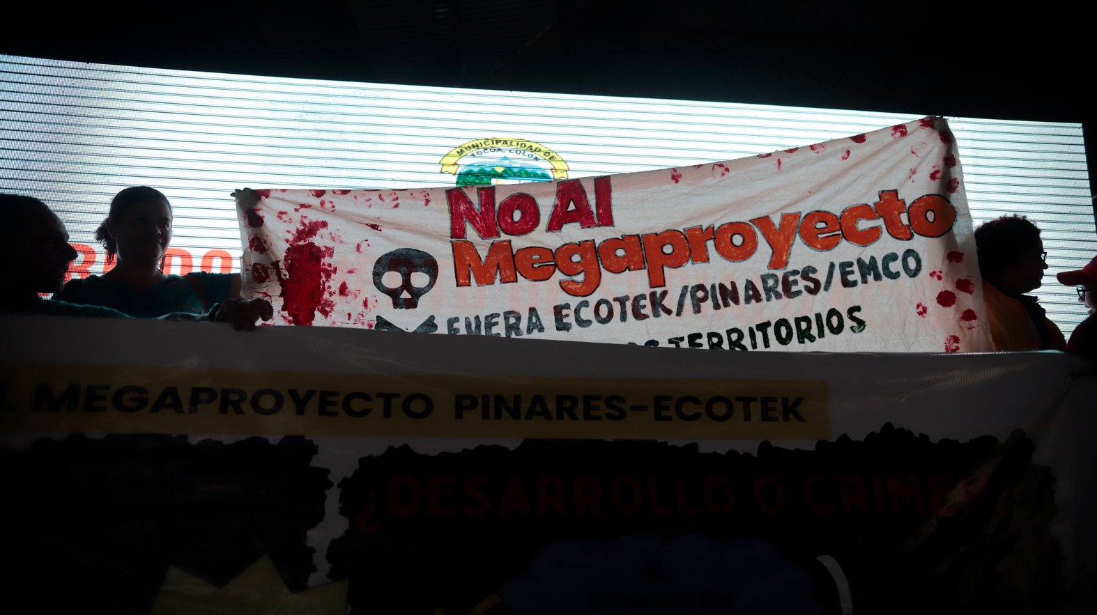 A Comité Municipal de Defensa de los Bienes Comunes y Públicos (CMDBCP) protest against a thermoelectric project in Tocoa, December 2023.  Foto CC / Fernando Destephen.
