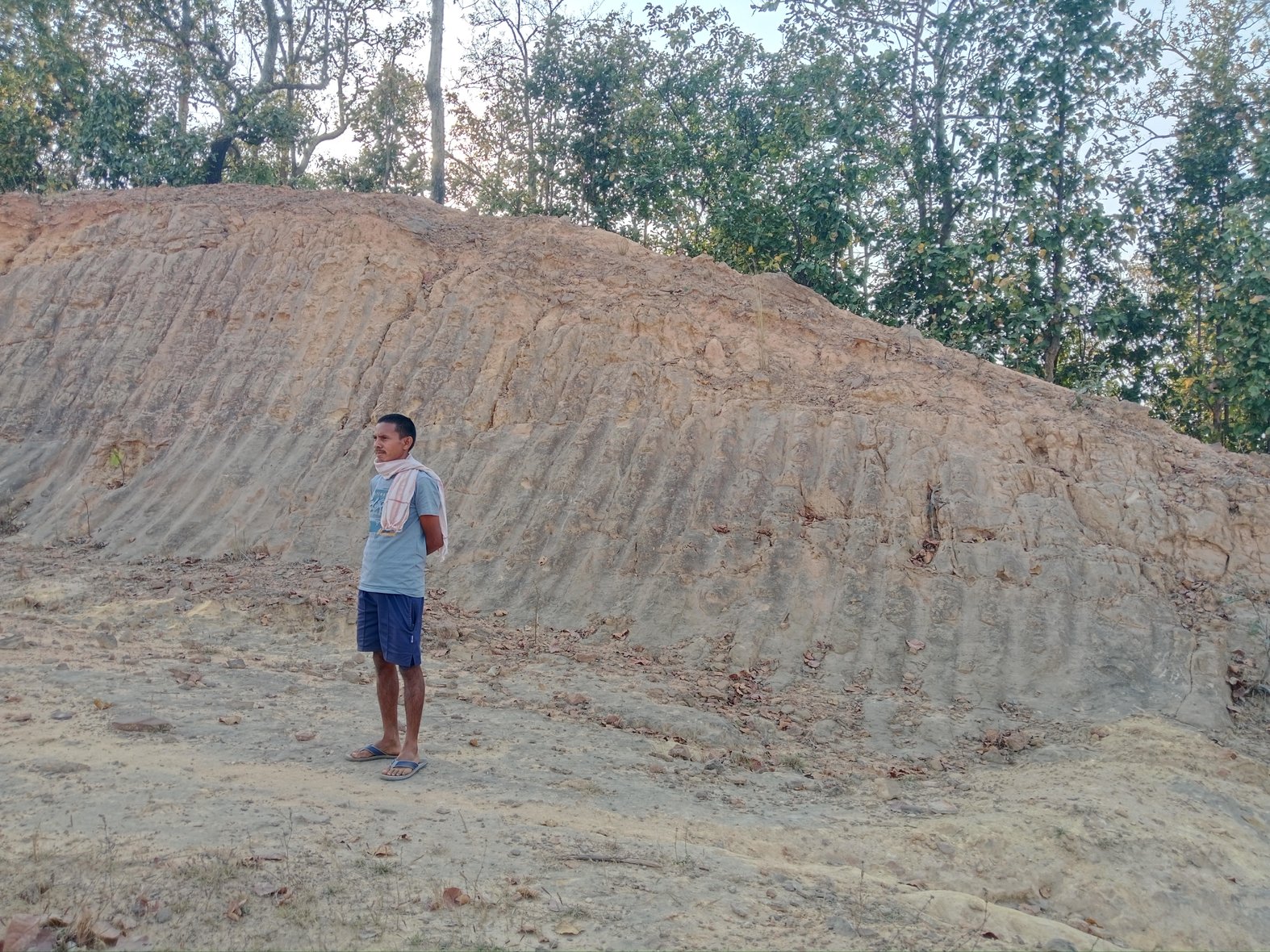 Muneshwar Porte at the edge of PEKB coal mine which used to be a forest. Photo credit: Rishika Pardikar