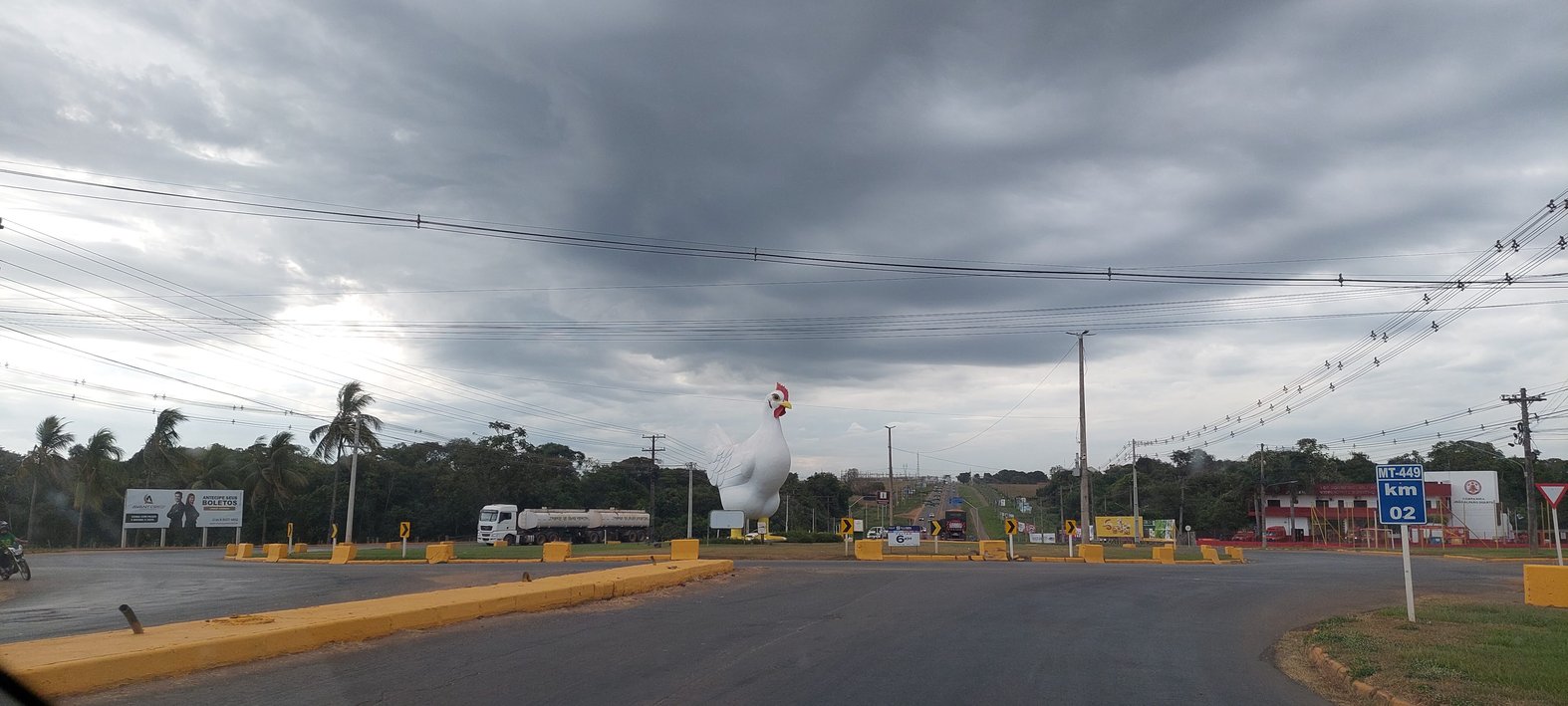 A giant chicken presides over a roundabout in Lucas, one of several ag-themed statues in the town. Photo by Felipe Sabrina / Intercept Brasil.
