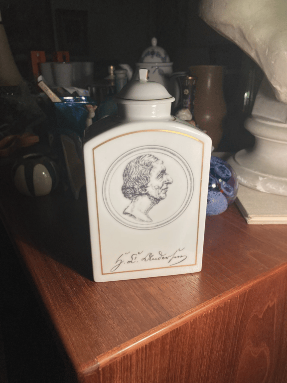 Porcelæn, fin låg krukke/tedåse fra Royal Copenhagen