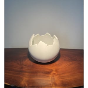 Smuk og skulpturel "Globen"-skål designet af Jens-Flemming Sørensen for Royal Copenhagen - nr. 147001
