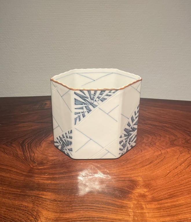 Smuk porcelæn vase fra Royal Copenhagen, design af Anne Marie Trolle, 1970erne - nr. 080010