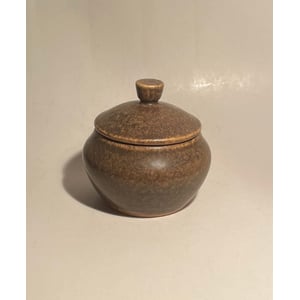 Flot og enkel Michael Andersen sukkerskål, design af Sigvard Bernadotte - nr. 09650