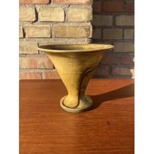 Flot Kahler vase udført i uranglasur - nr. 0600