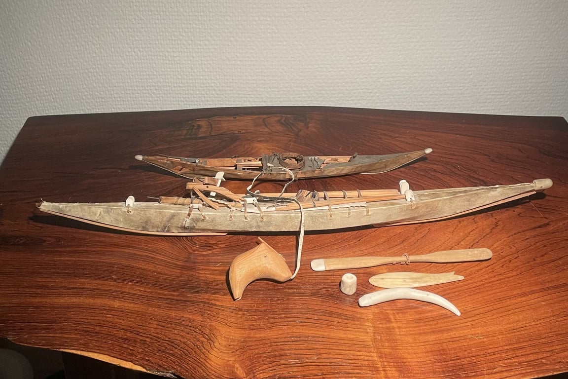 Model af Grønlandske kajakker fra 1970erne - nr. 30000