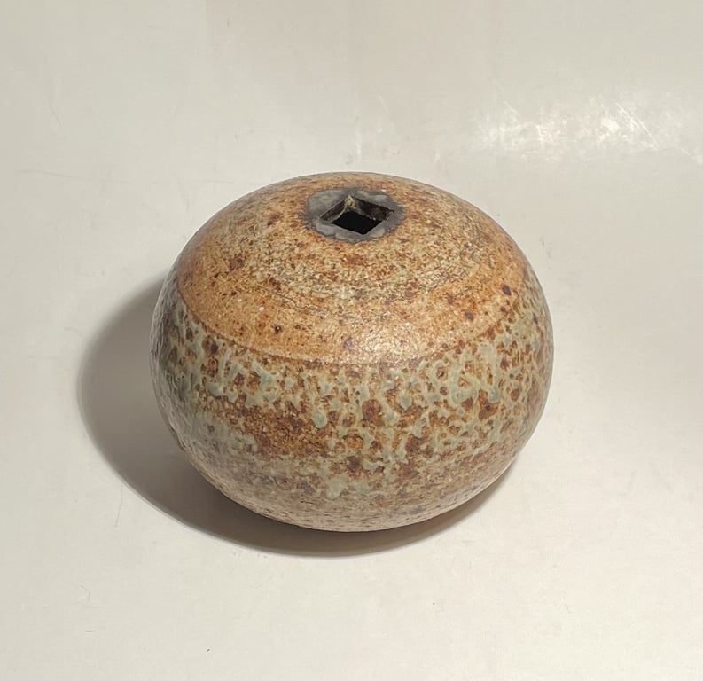 Flot stentøj vase, signeret i bunden - 011360