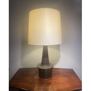 Nils Khaler (1906-1979) flot stentøj bordlampe af mærket HAK /Nils - nr. 900100