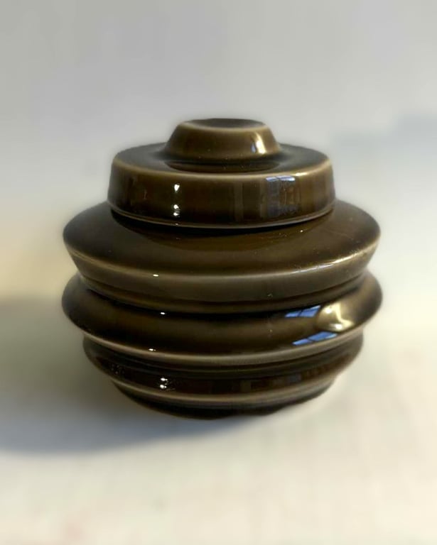 En sød krukke med låg designet af Marianne Nielsen for Kähler, 1970s - nr. 545745050