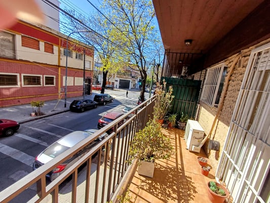 Venta departamento 2 ambientes balcon y patio Mataderos — foto 4
