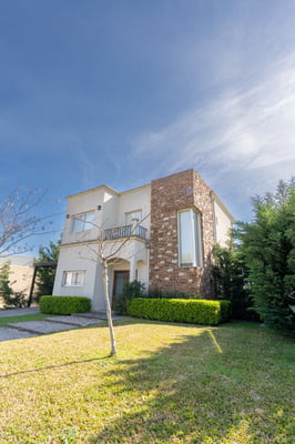 Casa 4 ambientes en Santa Elena Pilar del este — foto 2