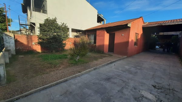 VENTA CASA 3 AMBIENTES VILLA BALLESTER A RECICLAR — foto 2