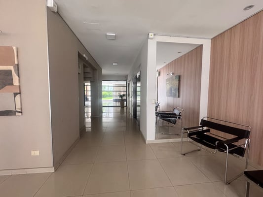 ALQUILER · 2 AMBIENTES EN SEMIPISO CON BALCÓN · VILLA URQUIZA · EDIFICIO CON PILETA Y SUM — foto 4
