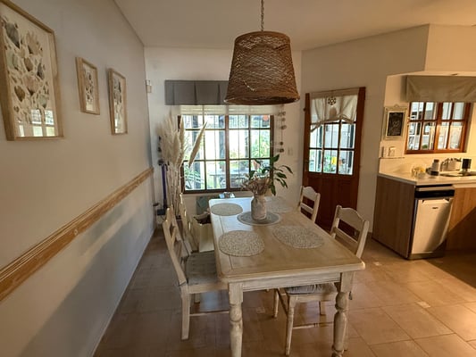 Exclusivo Triplex 4 ambientes con  Jardín y cochera | EXCELENTE ESTADO — foto 5