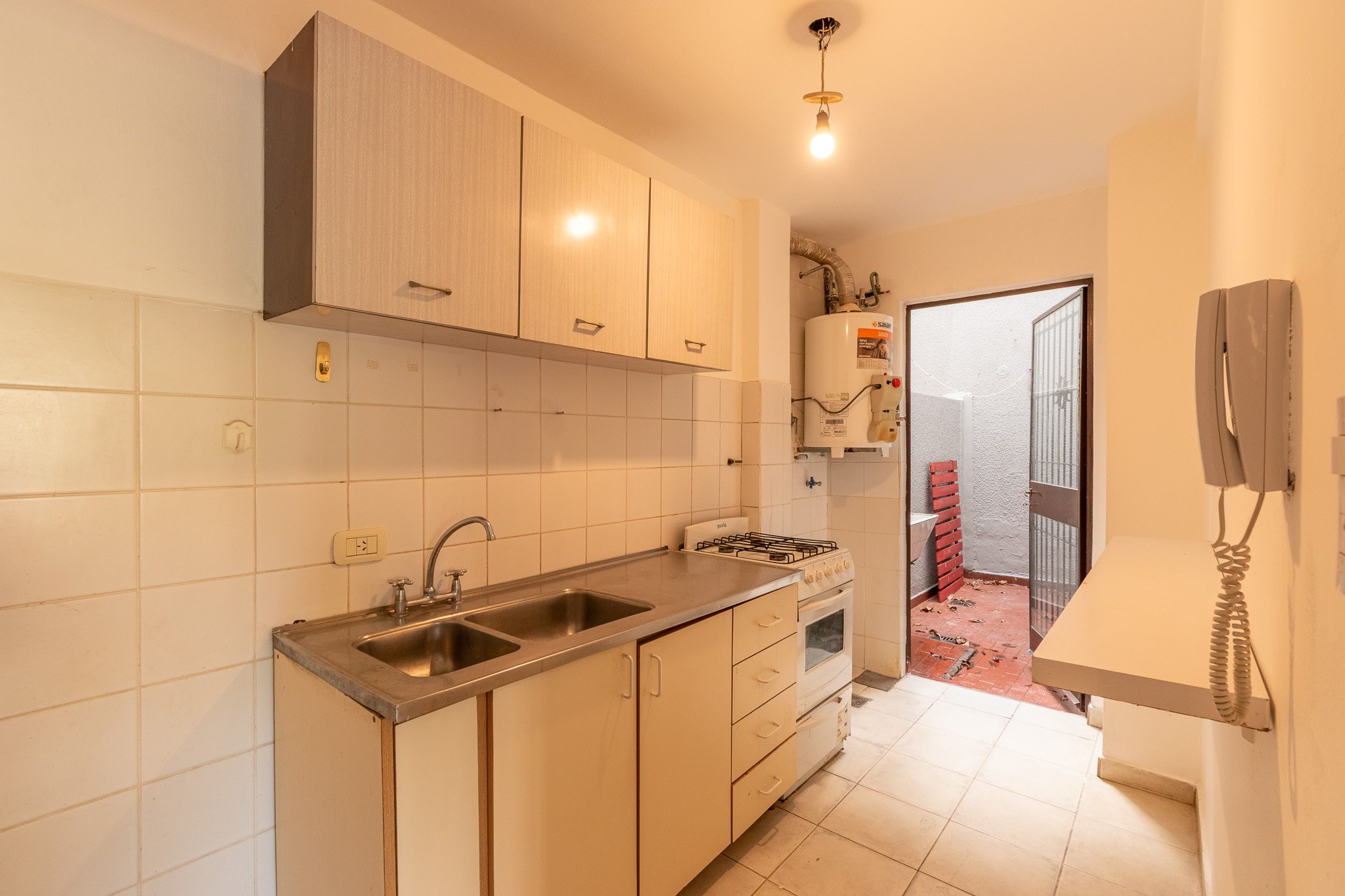 Venta depto. 3 amb con patio, cochera San Isidro centro — foto 1