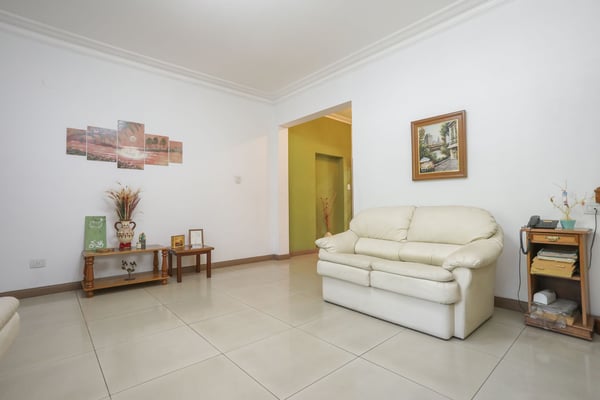 RAMOS MEJIA, CASA EN VENTA 6 AMB PARQUE PLAYROOM — foto 2