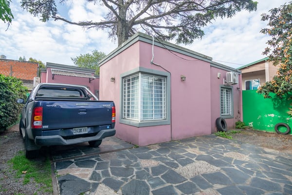 Casa en venta en Don Torcuato con pileta — foto 2