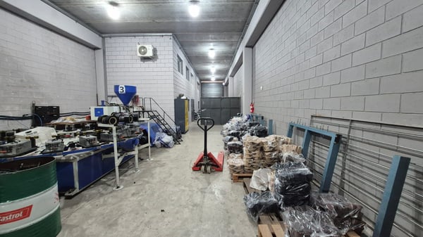 Venta Deposito/Galpón 1200m2 en Lomas del Mirador — foto 4