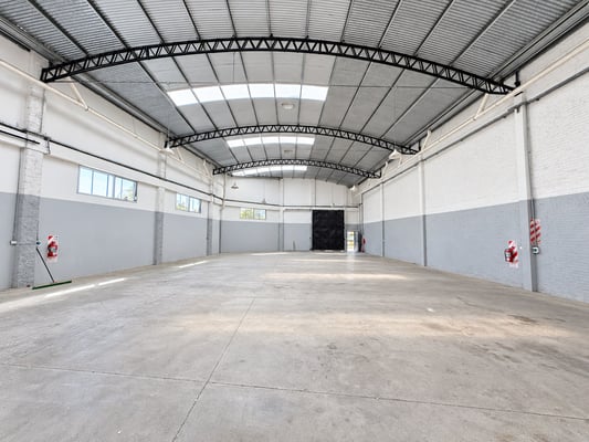 ALQUILER DE IMPORTANTE NAVE INDUSTRIAL / DEPÓSITO DE APROXIMADAMENTE 500 M² EN AVELLANEDA — foto 4