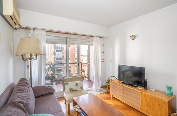 Venta 2 ambientes con balcón y baulera en la mejor zona — foto 2