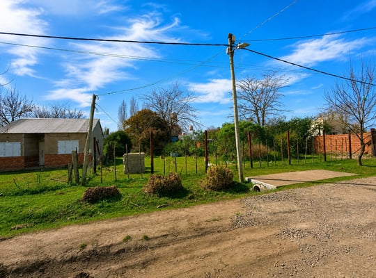VENTA LOTE DE 904 M² CON MEJORAS Y OBRA INICIADA – GENERAL RODRIGUEZ-  BARRIO PARQUE ALTO VERDE — foto 2