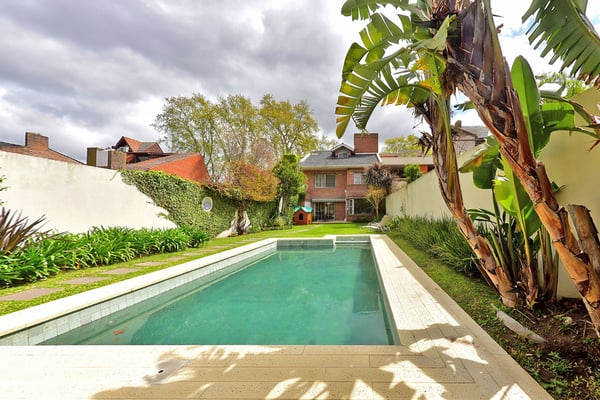 VENTA CASA 5 AMBIENTES MARTINEZ PILETA Y QUINCHO — foto 2