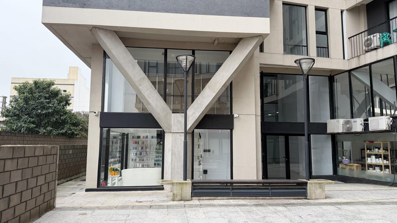 Local comercial + 2 cocheras en Escobar Centro — foto 1