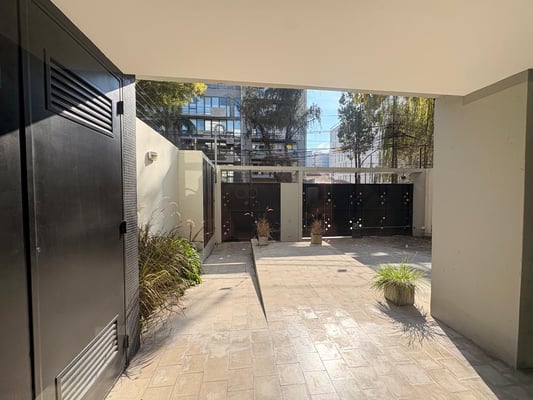 VENTA DEPARTAMENTO 3 AMBIENTES  AL FRENTE  BALCON Y COCHERA EN EL BAJO DE OLIVOS — foto 3
