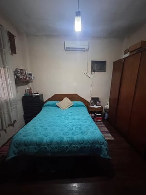 Casa con patio a refaccionar en lote propio — foto 4