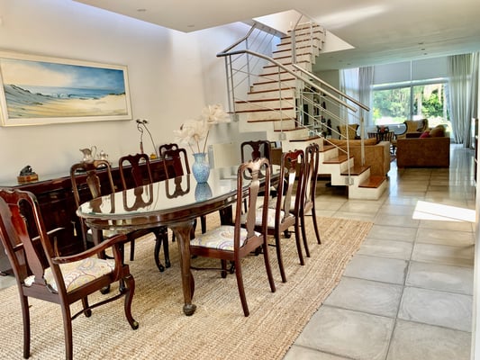 Excelente casa de amplios ambientes y 5 dormitorios en Santa Barbara — foto 2