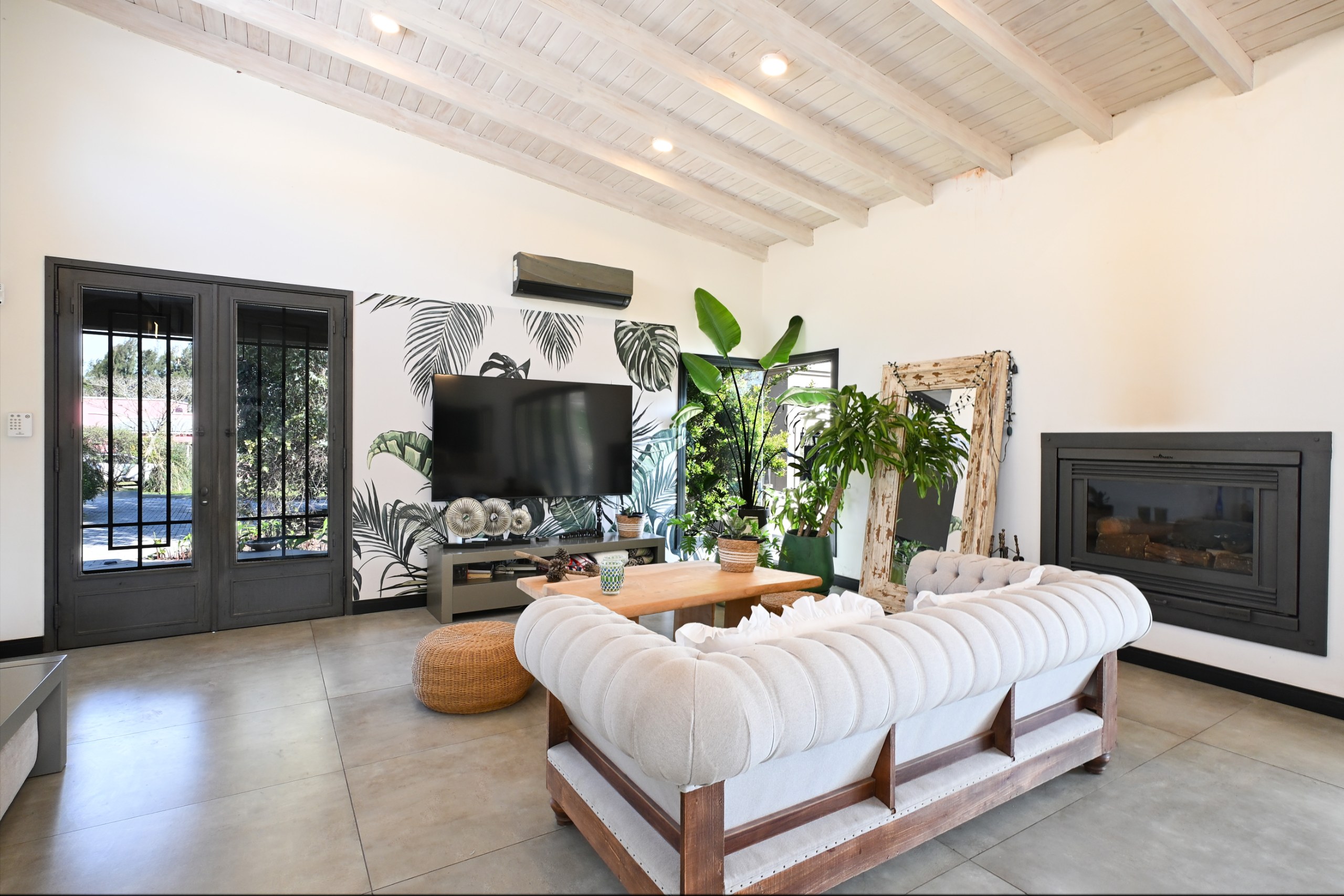 Casa a nuevo con quincho y pileta en club de polo con boxes — foto 1
