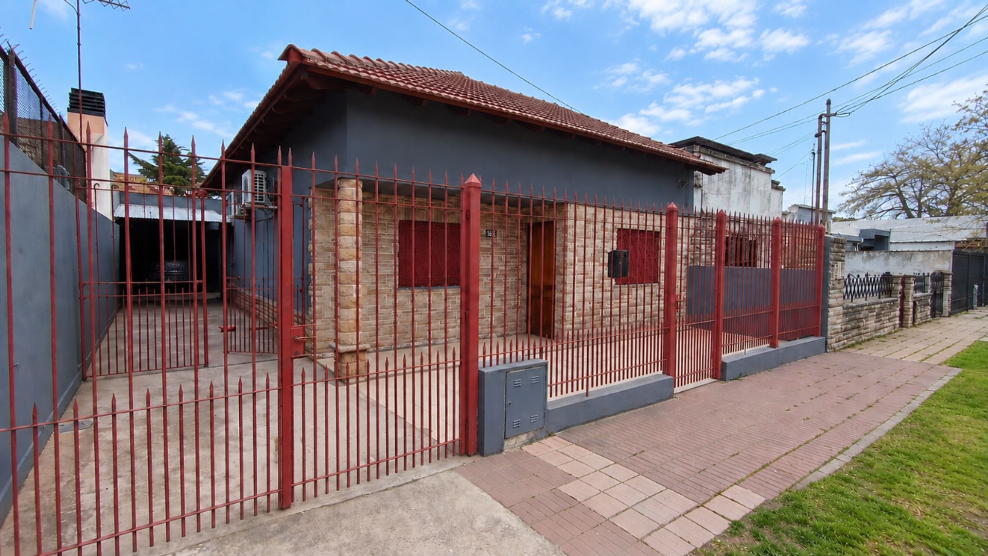 VENTA CASA LLAVALLOL 4 AMBIENTES COCHERA PATIO — foto 1