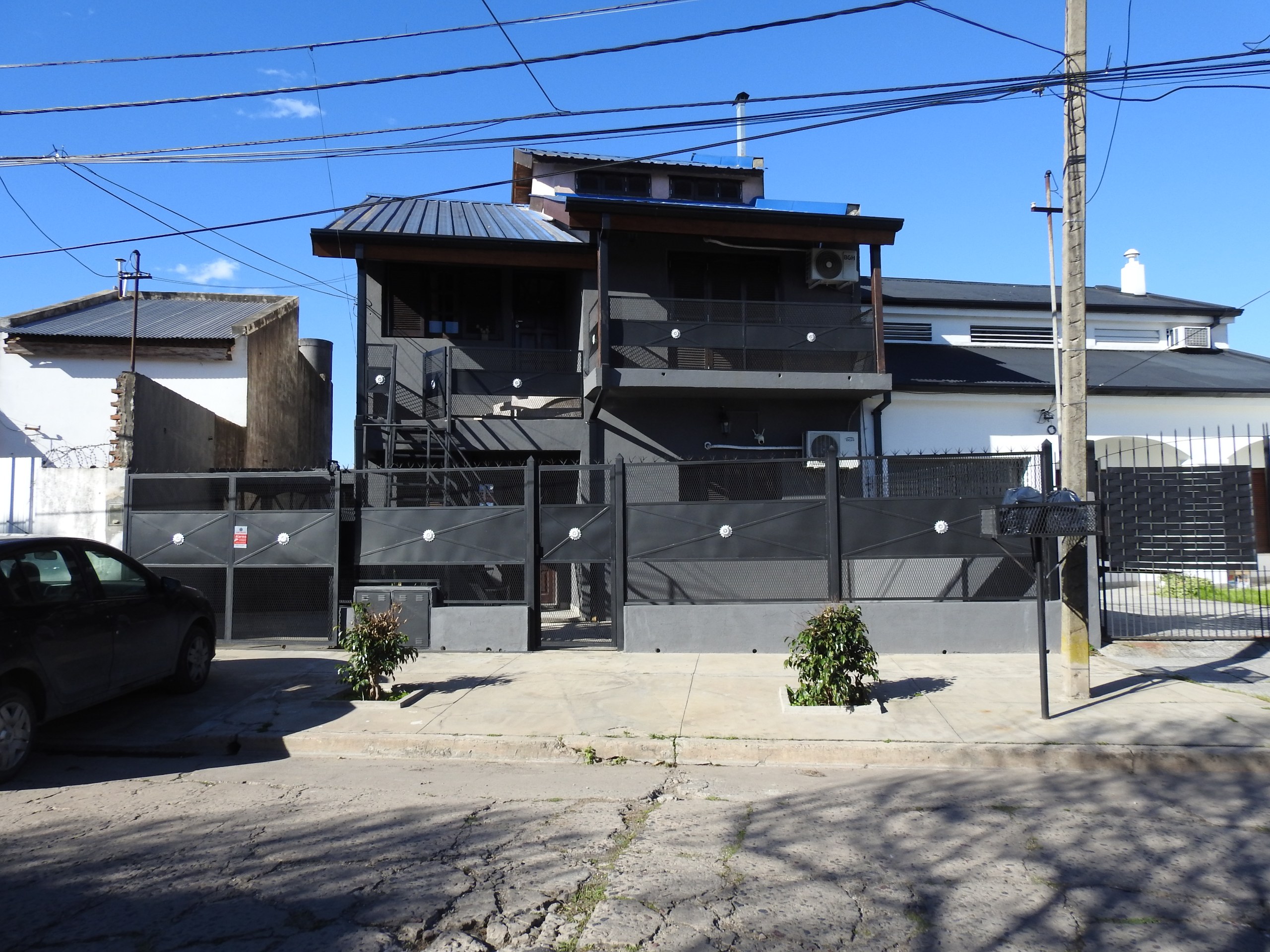 VENTA Casa Multifamiliar  6 ambientes en  Zárate — foto 1