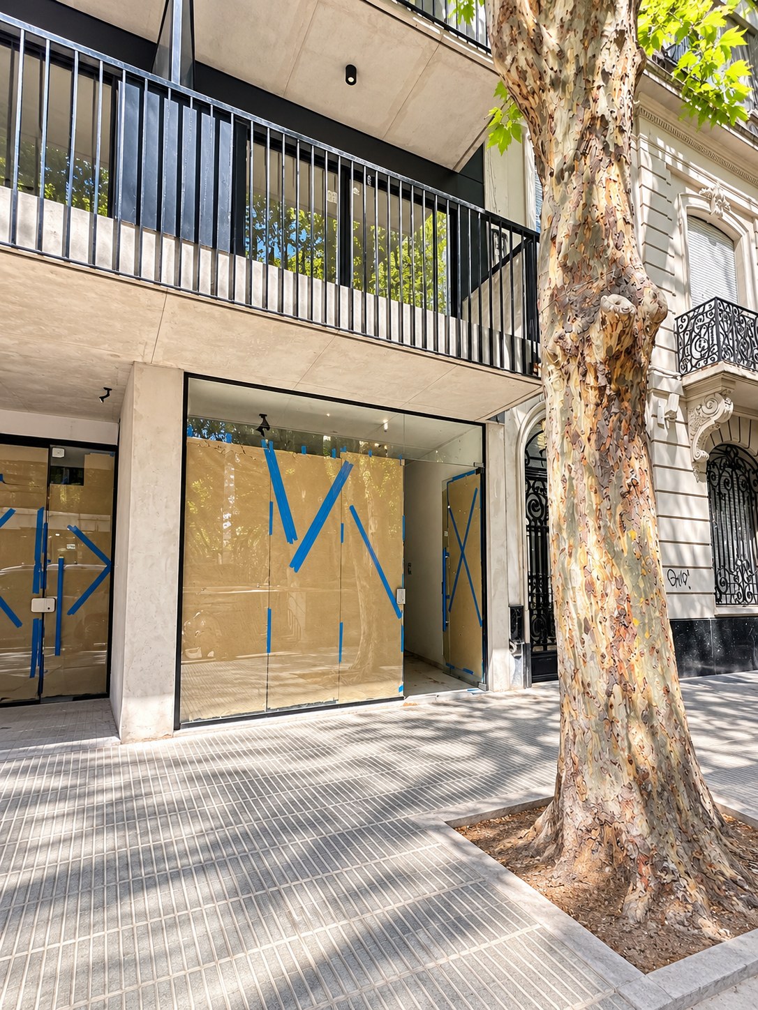 ALQUILER LOCAL COMERCIAL EN EDIF. A ESTRENAR I ALMAGRO — foto 1
