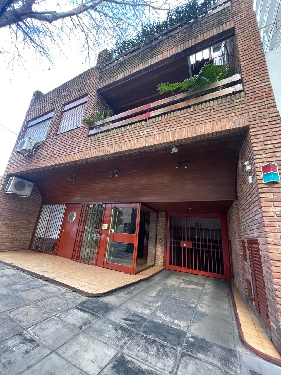 ALQUILER DEPARTAMENTO 2 AMBIENTES CON COCHERA CENTRO DE MARTINEZ — foto 1