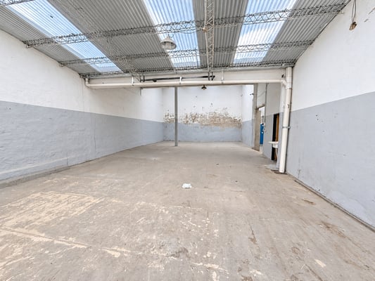 ALQUILER GALPÓN / LOCAL COMERCIAL 986 m² – AV. HIPÓLITO YRIGOYEN – AVELLANEDA — foto 3