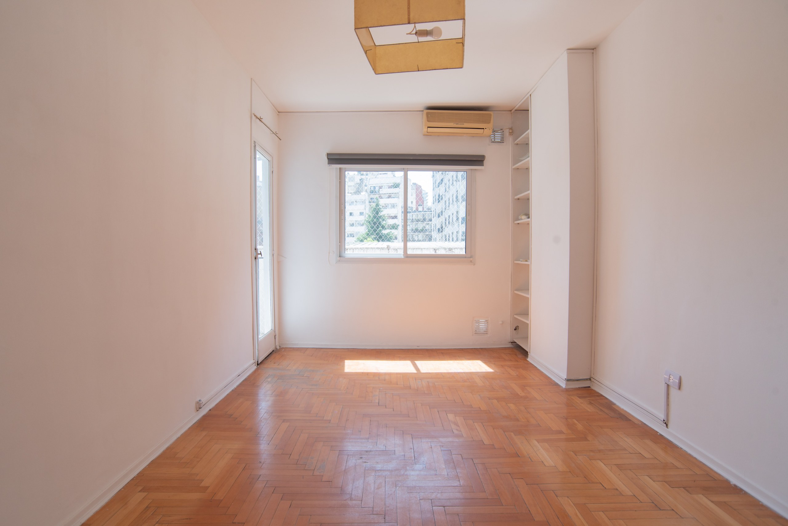 Venta de departamento de 3 ambientes con balcón y mucha luz en Cañitas — foto 1