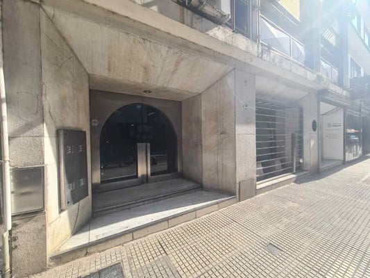 PISO COMPLETO DE 243 M² EN MICROCENTRO |  IDEAL  OFICINAS, CONSULTORIOS MÉDICOS O DESARROLLO COMERCIAL — foto 3